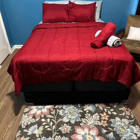 Fidelia Garnet Room, Queen Bed Minutes From Newark Liberty International Airport And Newark Penn Station Экстерьер фото
