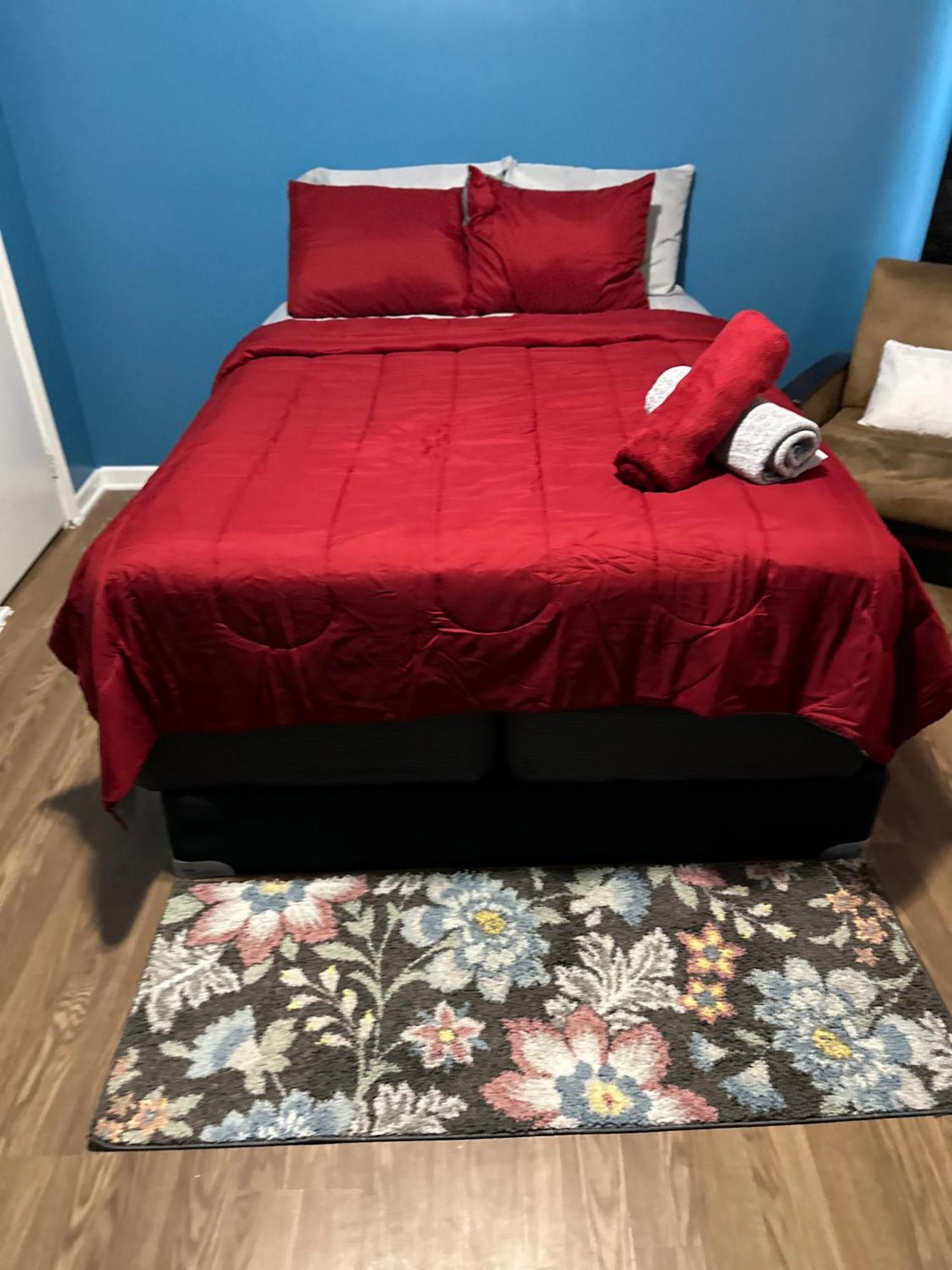 Fidelia Garnet Room, Queen Bed Minutes From Newark Liberty International Airport And Newark Penn Station Экстерьер фото